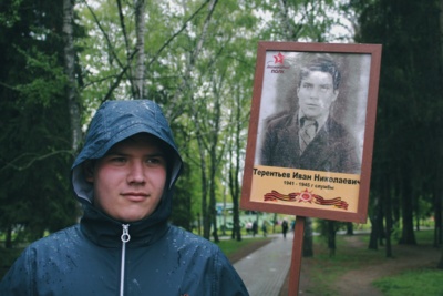 «Они боролись за Победу. За что боремся мы?». Участники «Бессмертного полка» в Белгороде — о Дне Победы и «спецоперации на Украине»