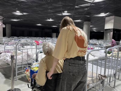 «Я должна быть „островком спокойствия“». Как белгородские волонтёры помогают людям, бегущим от обстрелов