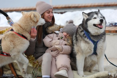 На пляже в Белгороде прошёл предновогодний семейный забег с хаски